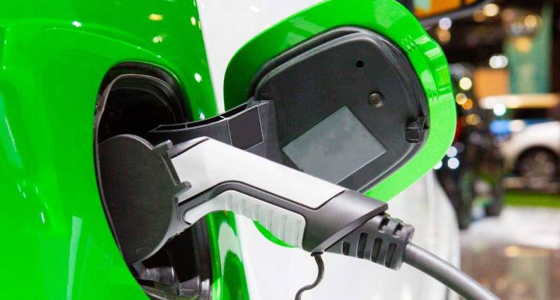 Les bornes de recharge pour véhicules électriques, une réponse efficace à la transition énergétique à Arles